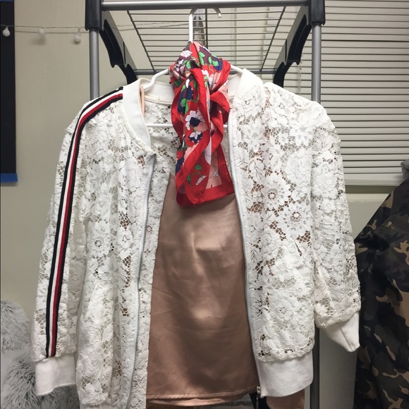 HALF OFF🔥NWOT Designer Lace Jacket - Picture 2 of 6