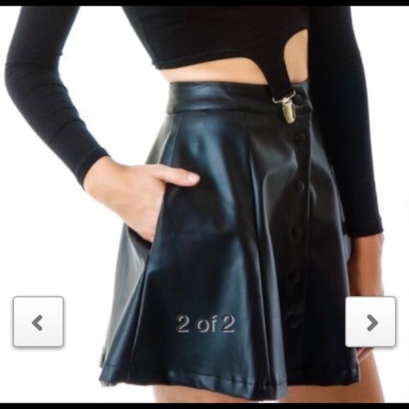 ✨Nasty Gal Black Front Snap Skirt!✨ - Picture 2 of 4