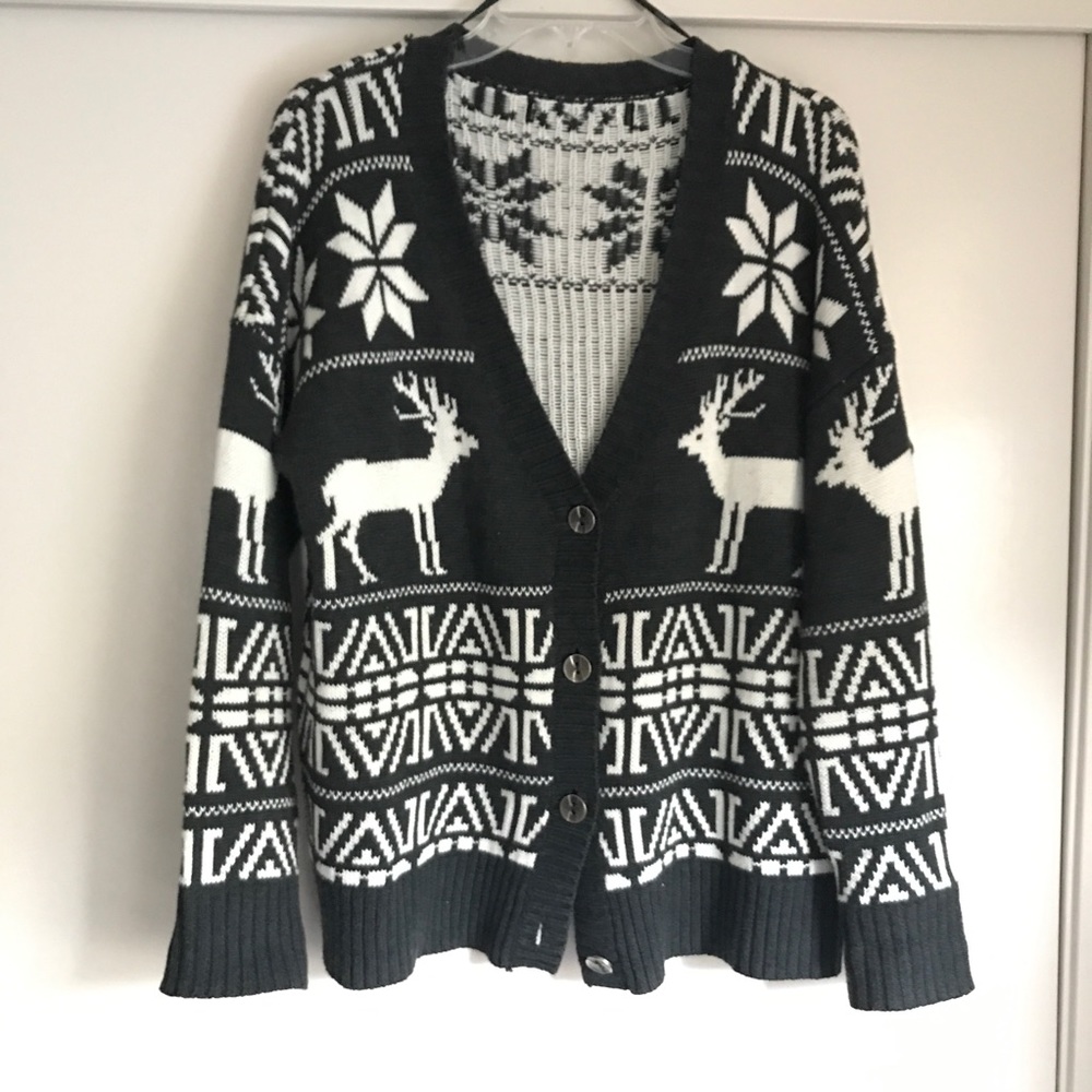 FOREVER 21 Christmas Sweater Cardigan