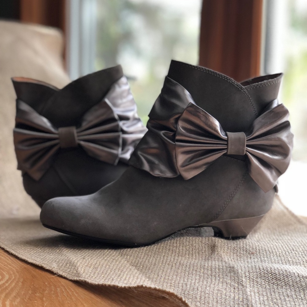 🌸HOST PICK Poetic Licence Booties - Picture 1 of 6
