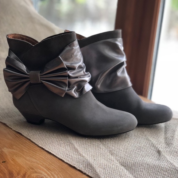 🌸HOST PICK Poetic Licence Booties - Picture 2 of 6