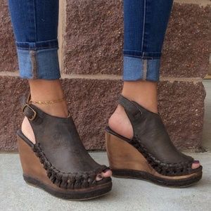 VOLATILE Women's Absolute Grey Wedge