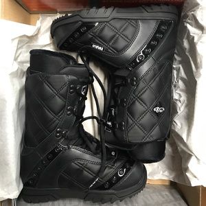 Womens Snowboard Boots - Size 6.5 - Black