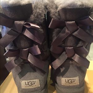 Ugg Bailey Bow size 7