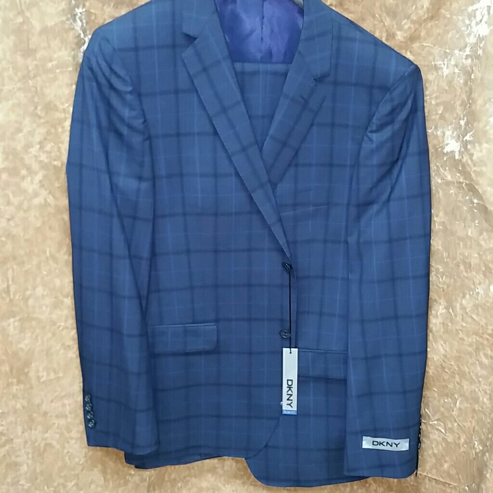 Brand new DKNY men's navy plaid suit 42reg