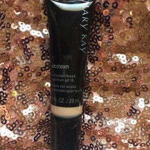 (MAKE OFFER )CC Cream Medium to Deep (Mary Kay)