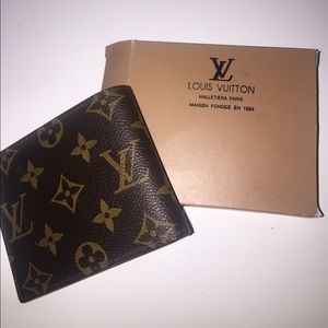 Bifold LV wallet
