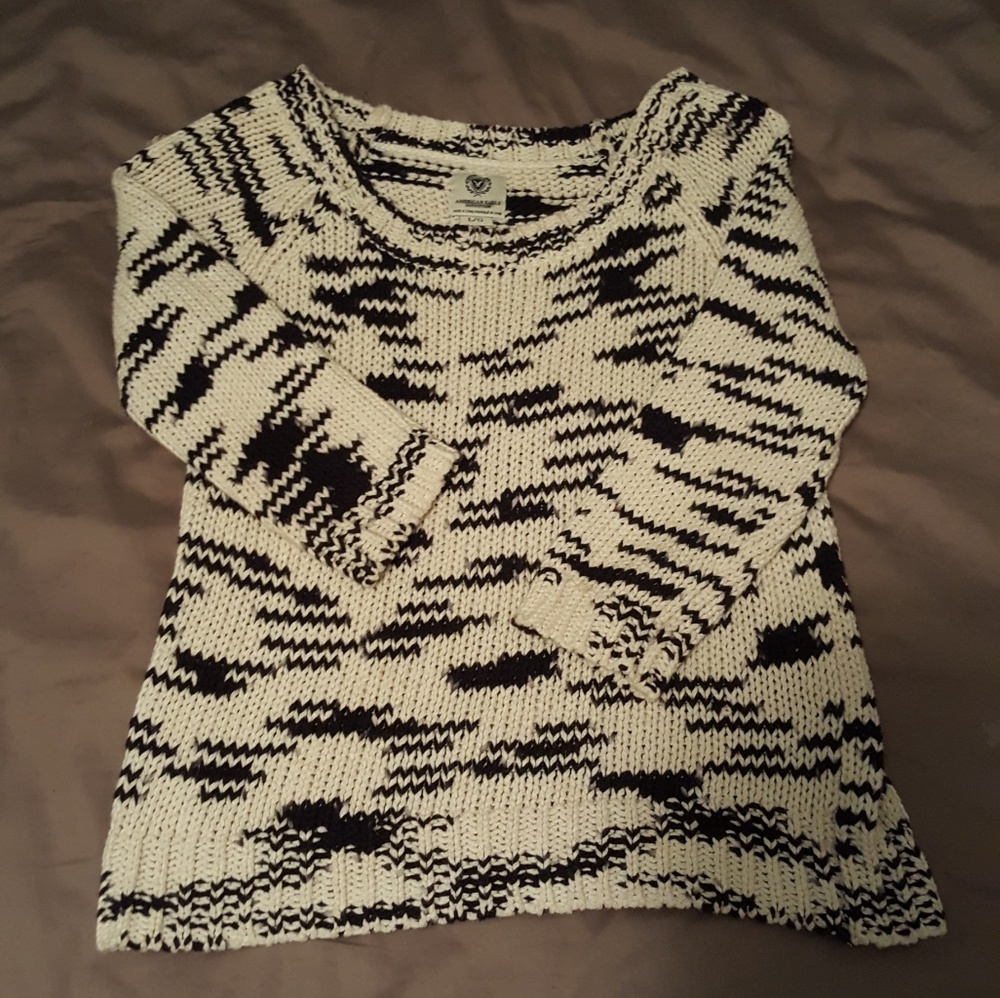 AEO Black and White Chunky Knit Sweater