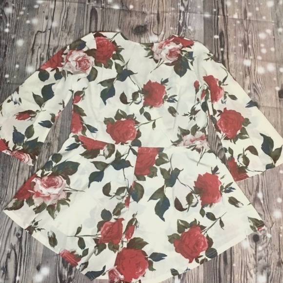 (S) Floral romper (playsuit) - Picture 2 of 3