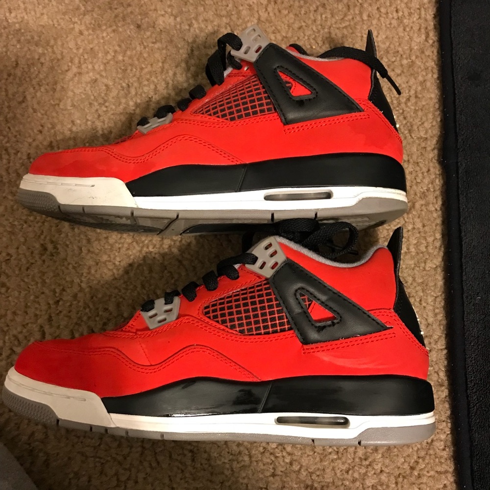 Jordan Retro 4 “toros”
