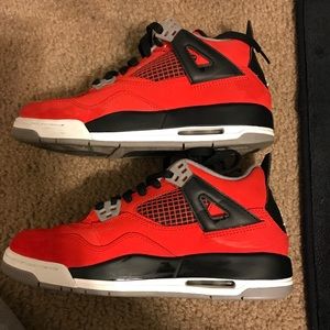 Jordan Retro 4 “toros”