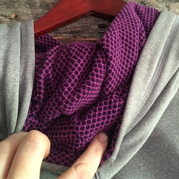 *SOLD* Warm  Under Armour Hoodie - Picture 4 of 4