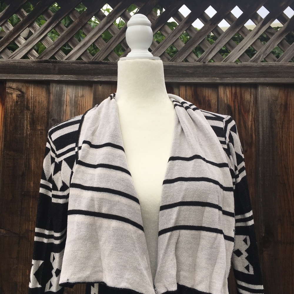 Aztec Pattern Cardigan - Picture 2 of 4