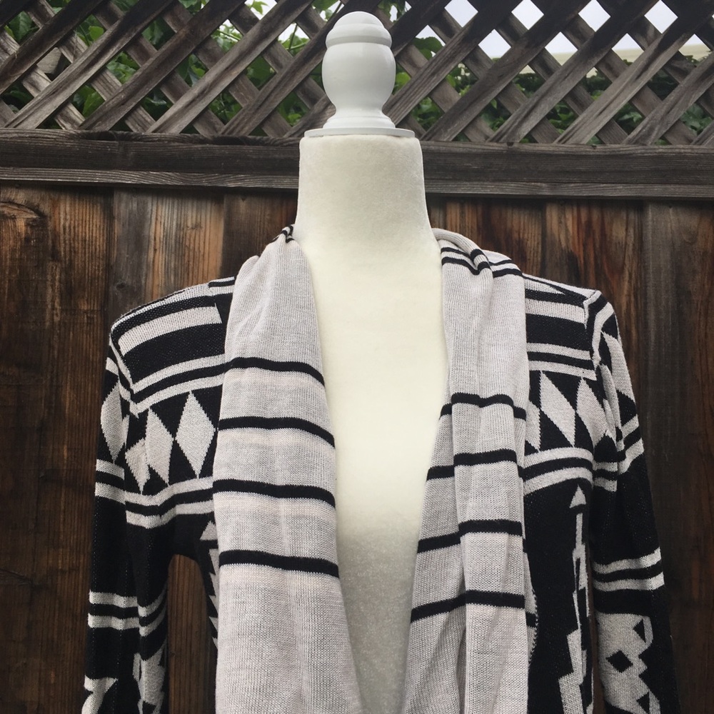 Aztec Pattern Cardigan - Picture 3 of 4