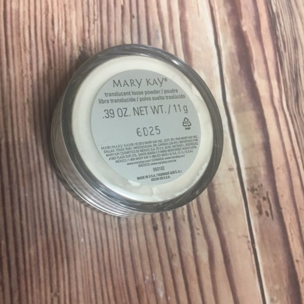 Translucent loose powder (Mary kay)