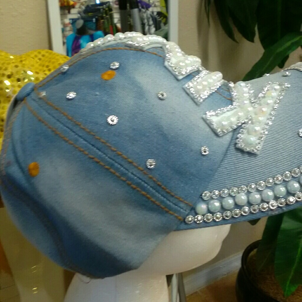 **BNWT**  Assorted Ladie's Denim Bling Caps - Picture 5 of 7