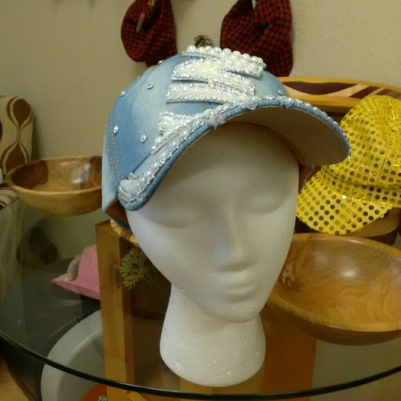 **BNWT**  Assorted Ladie's Denim Bling Caps - Picture 6 of 7