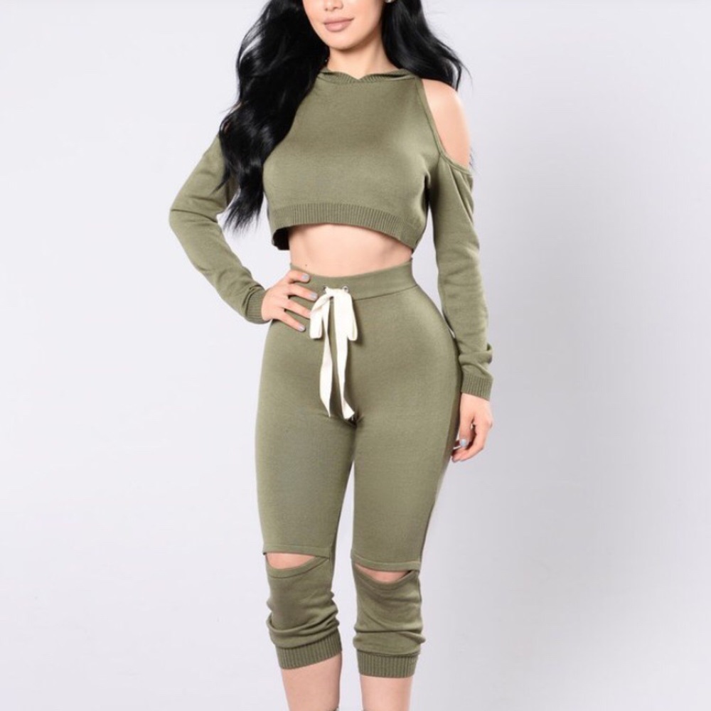 Fashion nova set - cropped hoodie & joggers
