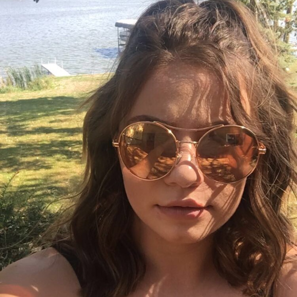 Meet your Posher, Stephanie