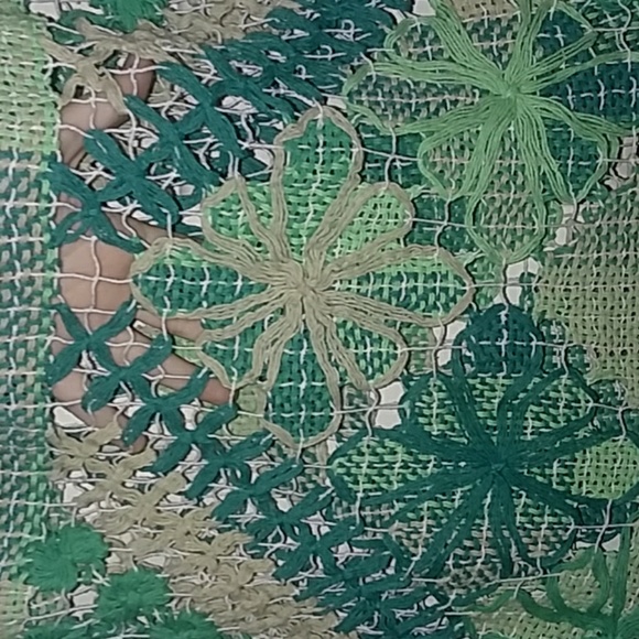 beautiful crochet top - Picture 3 of 3