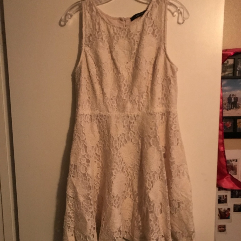 Lulu’s Ivory Dress with Keyhole Back