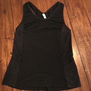 Cute lulu top with lots of great detailing