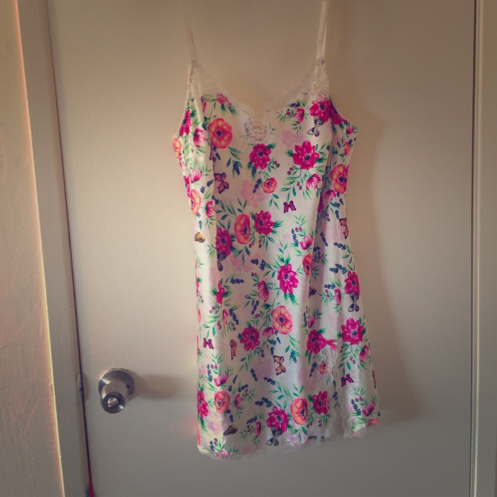 NEVER WORN Victoria's Secret chemise