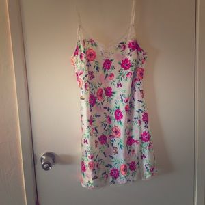NEVER WORN Victoria's Secret chemise