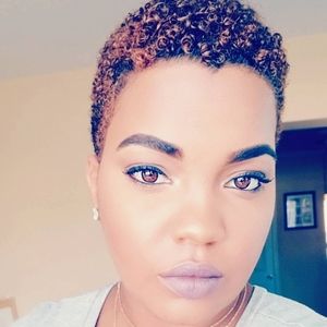 Meet your Posher, Monique