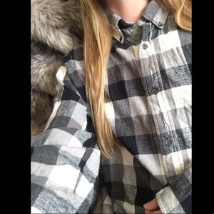 XL oversized black and white Flannel