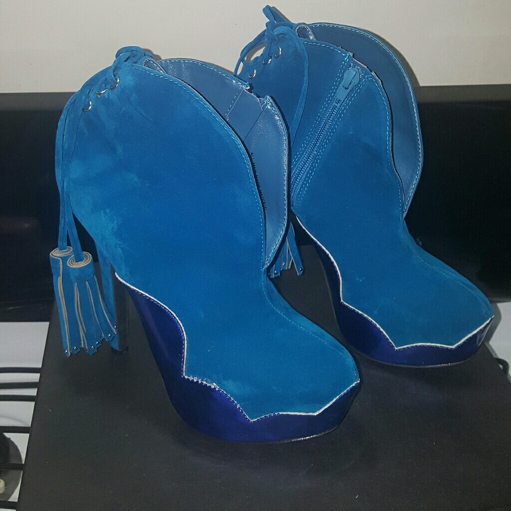 Platform ankle boots. Size 8. NIB