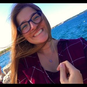 Meet your Posher, Carly