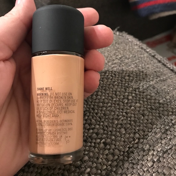 MAC Studio Fix Foundation - Picture 2 of 3