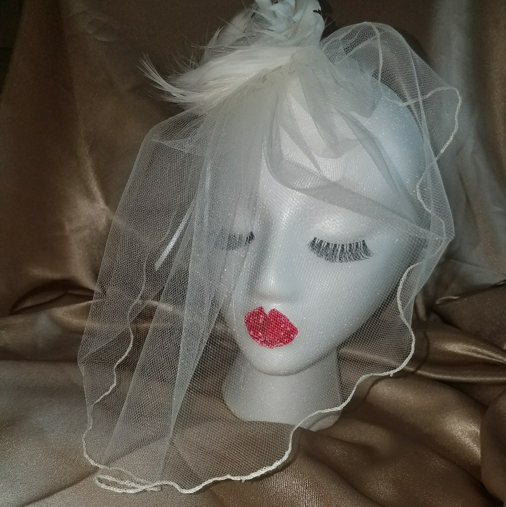 Bespoke Bridal fascinator - Picture 2 of 2