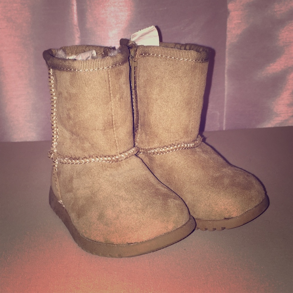 Baby girl winter boots, size 4