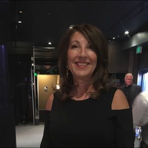 Meet your Posher, Adrienne