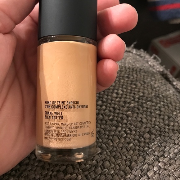 MAC Studio Fix Foundation - Picture 2 of 2