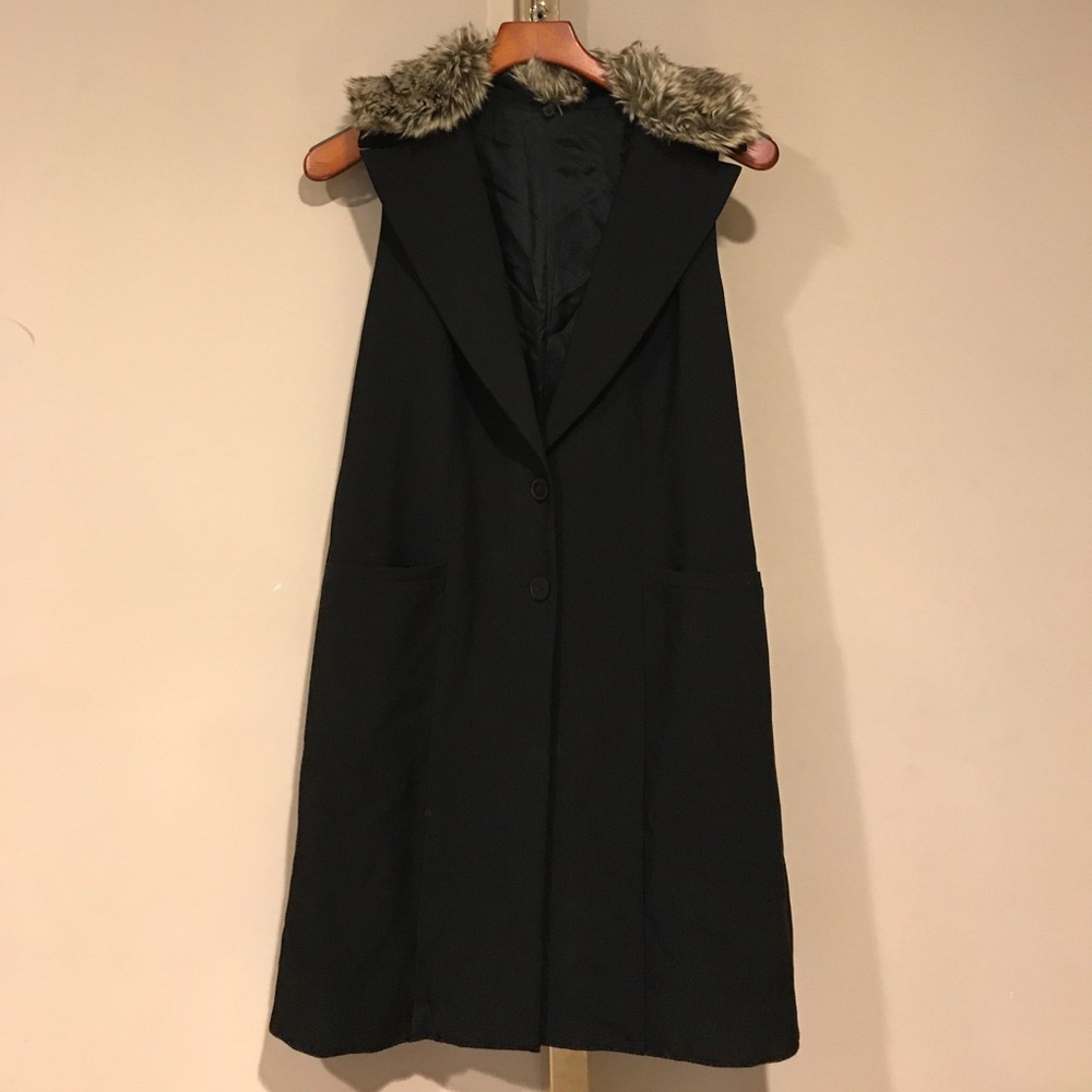 Knee length vest w/fur collar