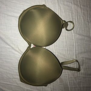 Brand new Victoria secret 32DD bras make an offer!
