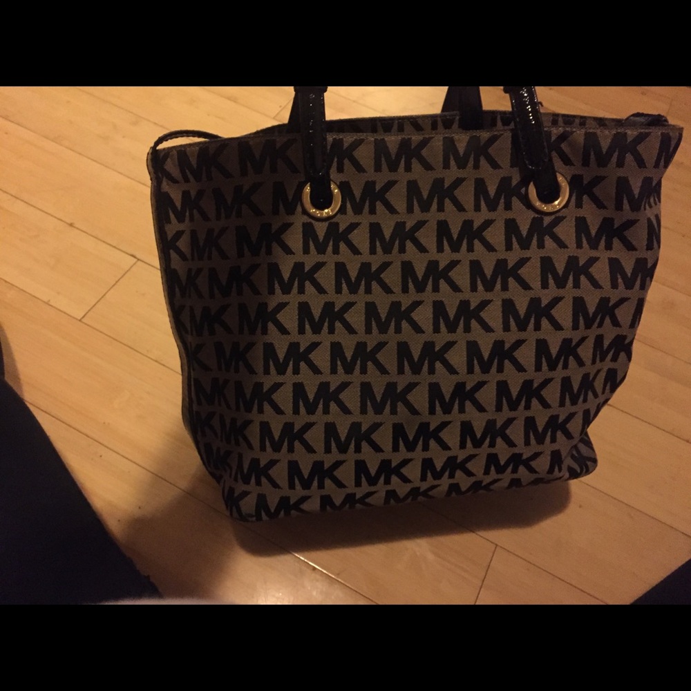 Michael Kors canvas tote EUC 100%. AUTHENTIC