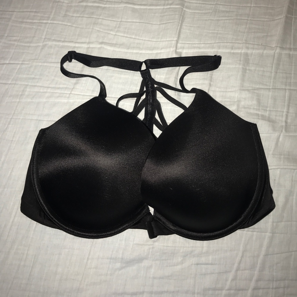 Brand new Victoria secret 32DD bras make an offer!