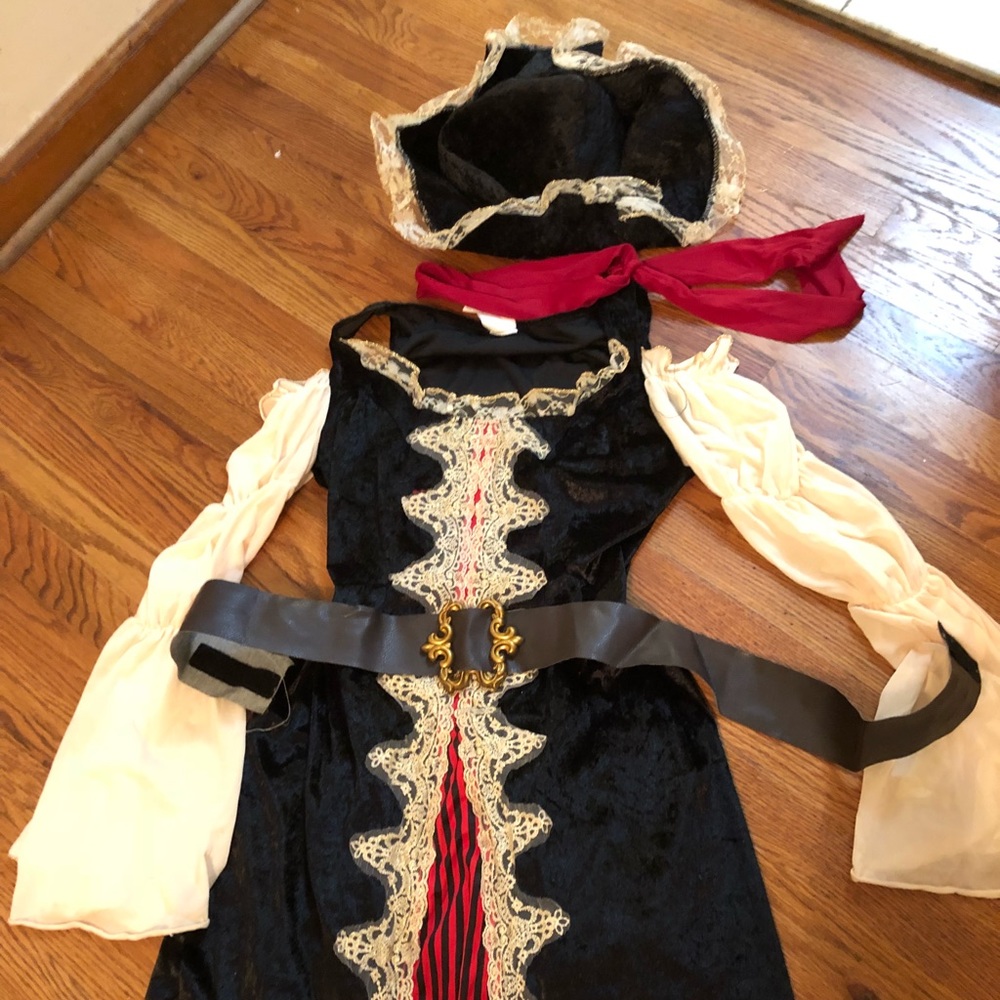 Women’s pirate costume