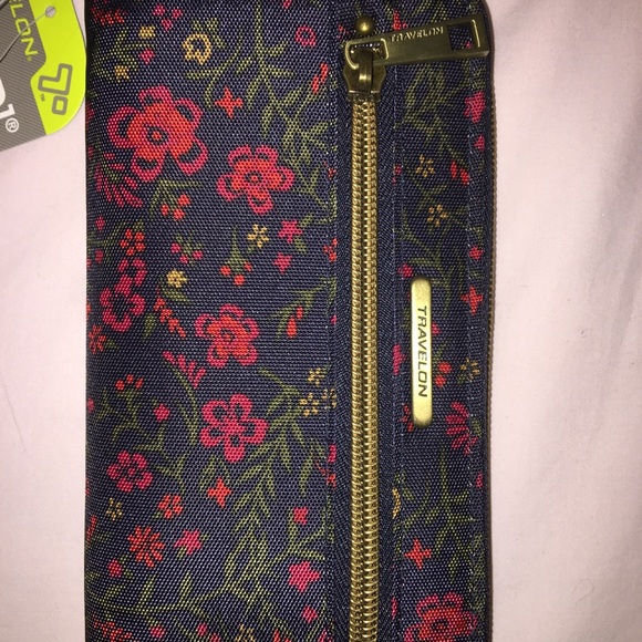 NWT anti- identity theft wallet - Picture 2 of 7