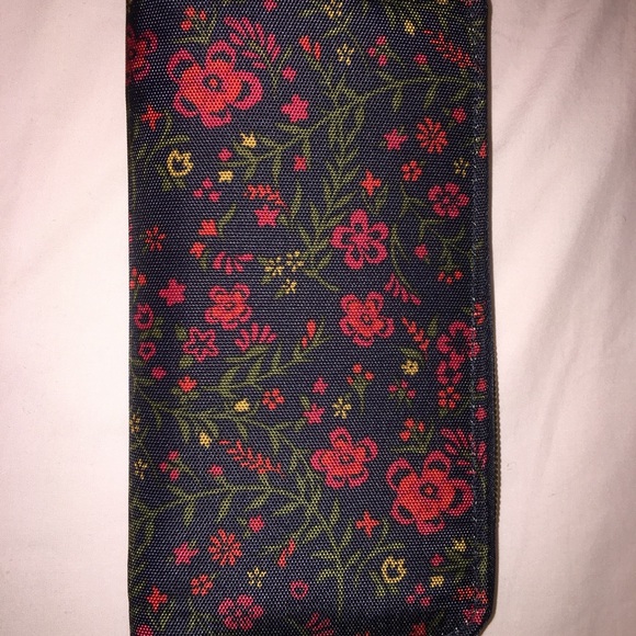 NWT anti- identity theft wallet - Picture 3 of 7