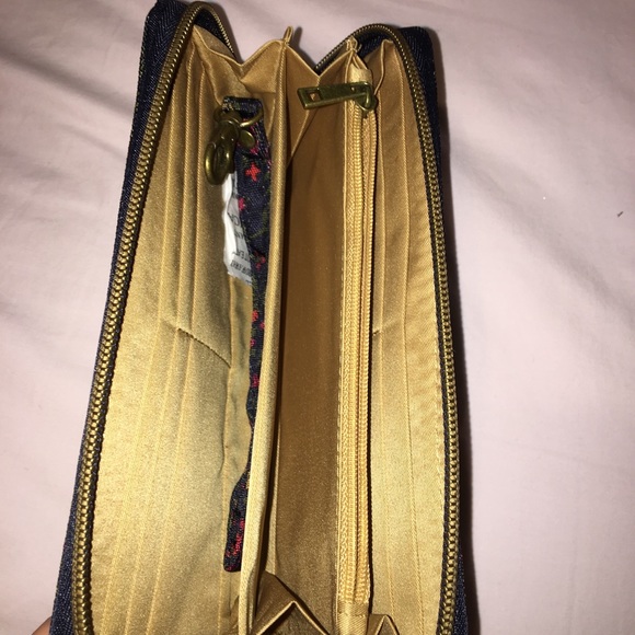 NWT anti- identity theft wallet - Picture 6 of 7