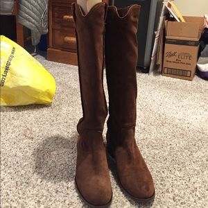 Size 8.5 brown suede Frye Cara tall boots