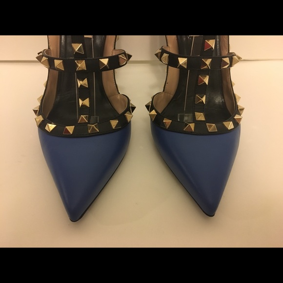 SOLD!Valentino Rockstud Blue Limited Edition Pumps - Picture 2 of 8