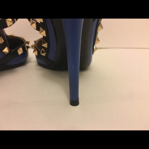 SOLD!Valentino Rockstud Blue Limited Edition Pumps - Picture 5 of 8