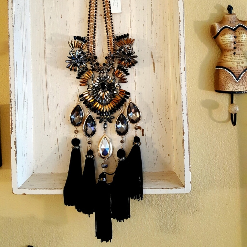 NWT Collectors Necklace