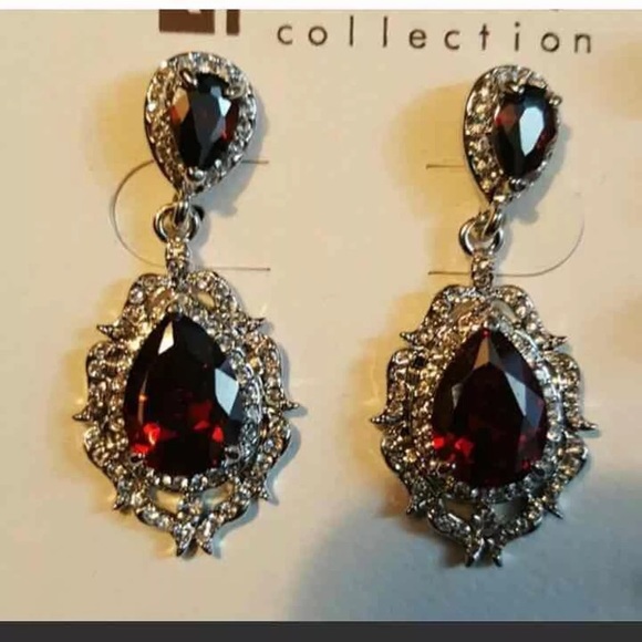 Red statement earrings - Picture 2 of 3